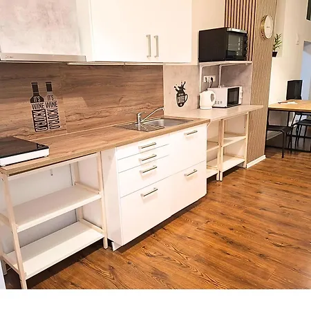 Dimael & Aparthotel 3*