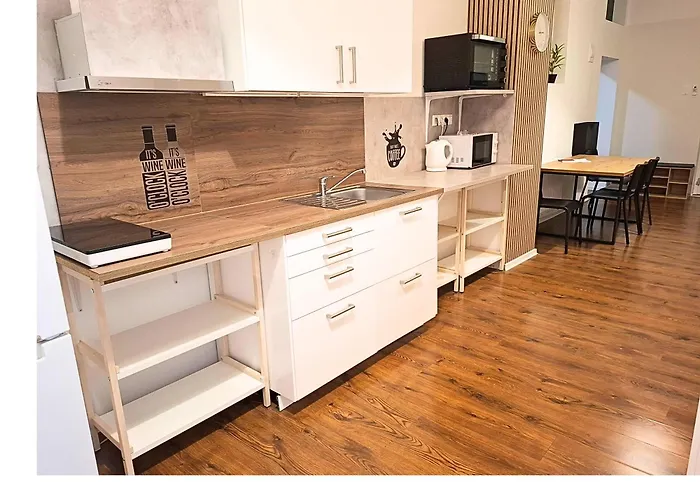 Dimael & Aparthotel 3*